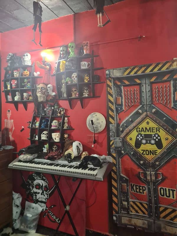 horror and scary decorations  for sale 0