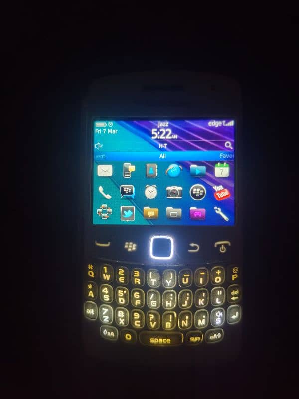 Blackberry Curve 9360 whiteo 1