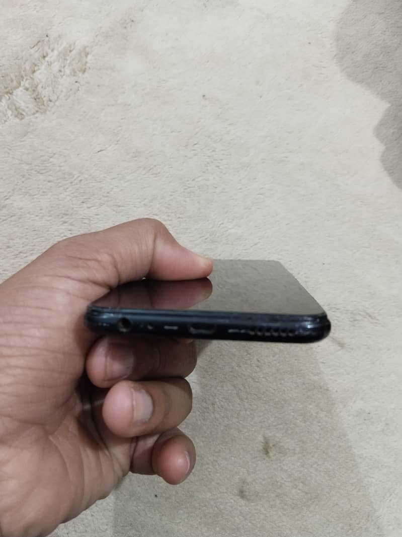 urgent sale vivo y11 in good condition 3