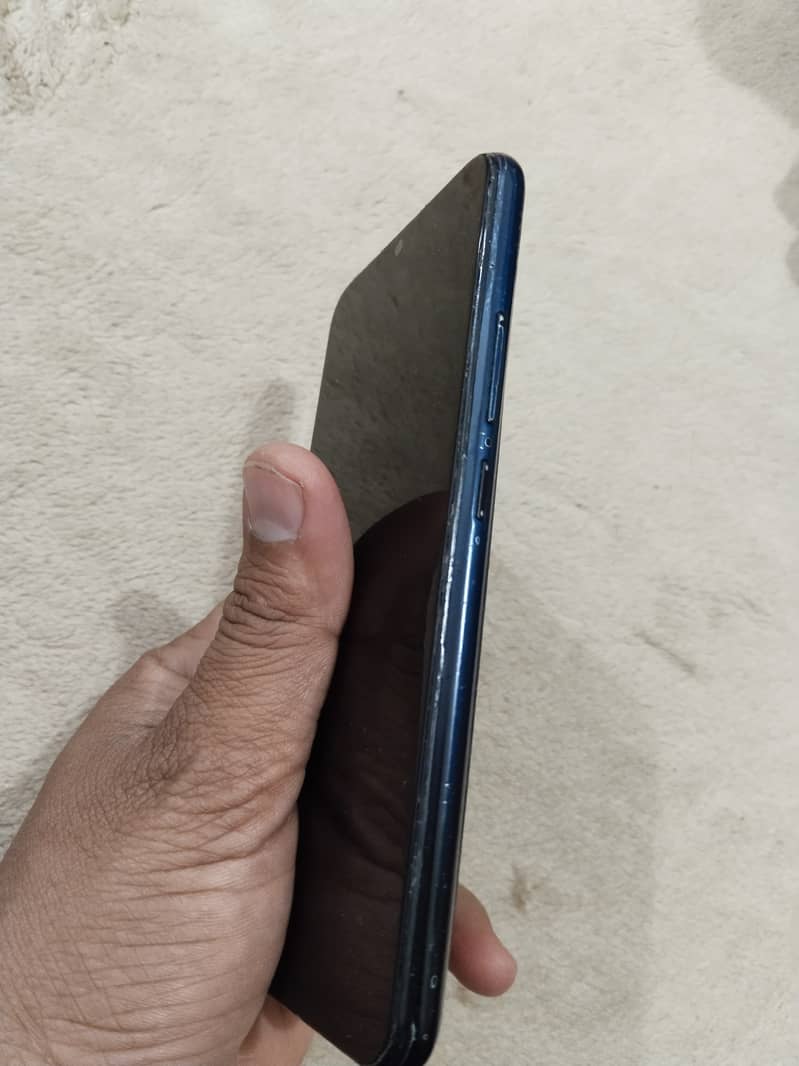 urgent sale vivo y11 in good condition 4