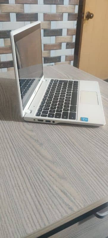 Acer Touch Laptop c720p 2