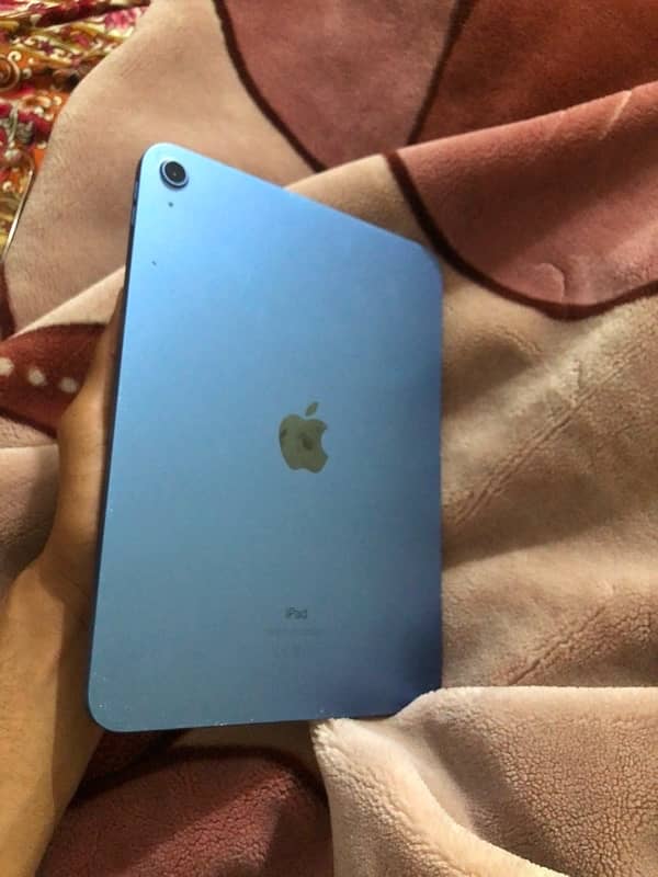 I pad 10 Gen 256GB with box original charger 2