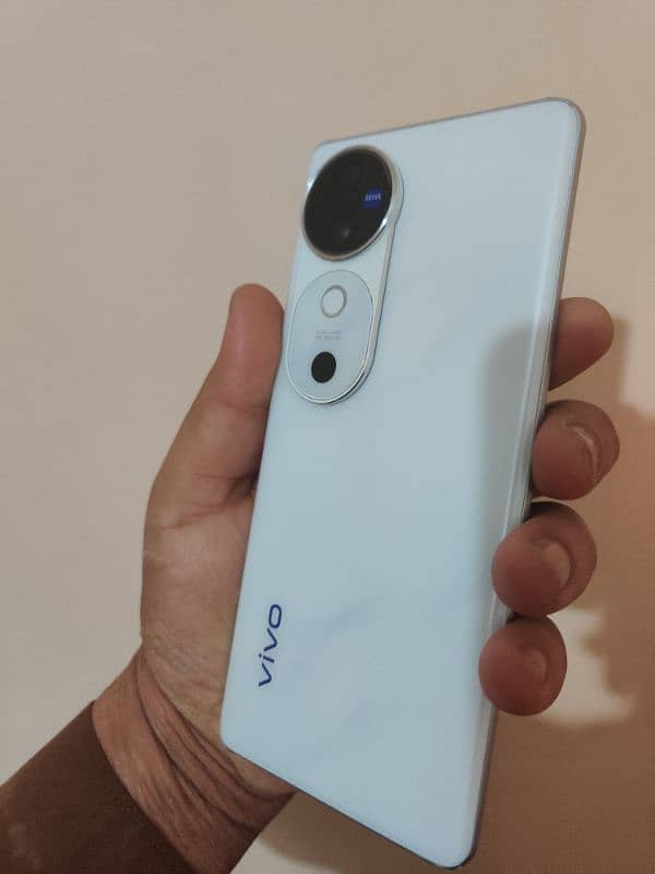 vivo v40 12/256 with box 4