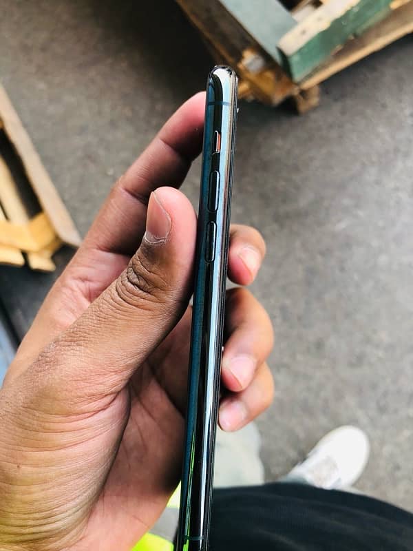 iphone 11 pro non PTA factory unlocke 7