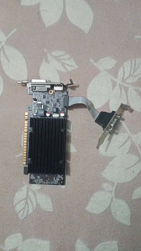 GeForce 210 1gb ddr3 64 bit with vga connector 0