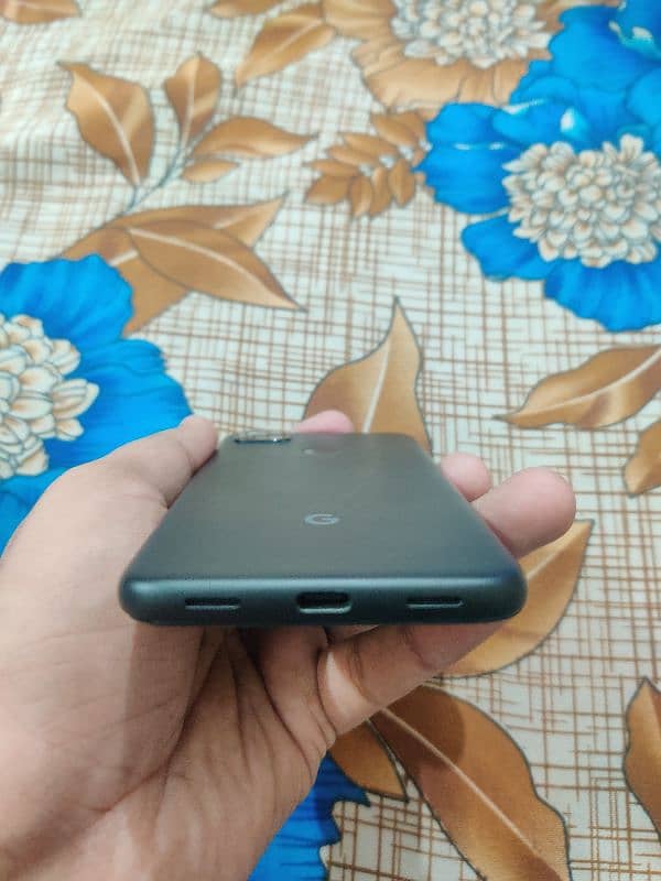 Google Pixel 4a 5