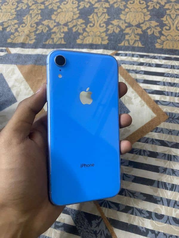 iphone xr 128gb with box 0