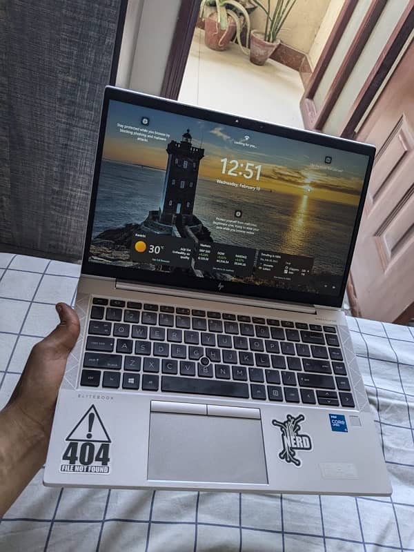 I am selling this laptop 4