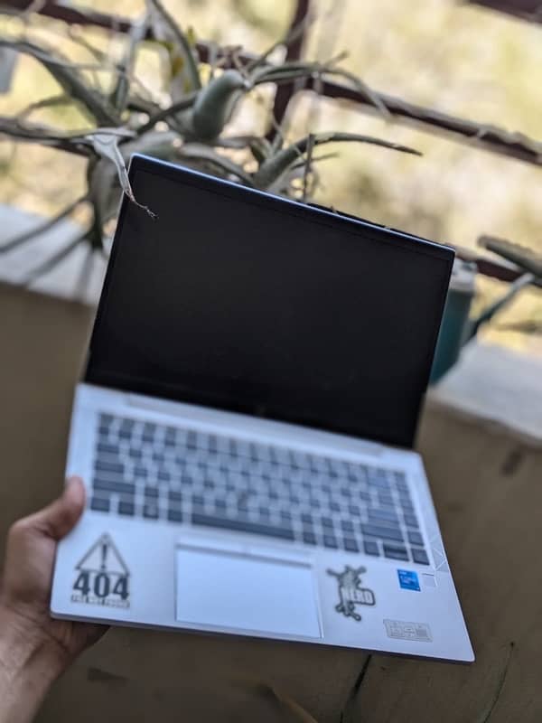 I am selling this laptop 9