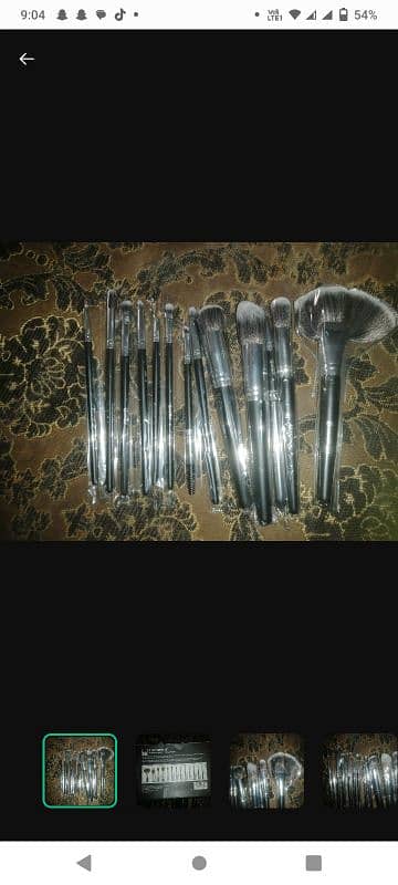 •  Product Type: Makeup Brush Set • 6