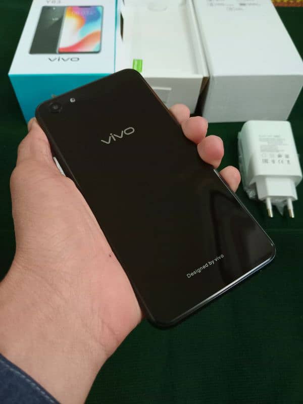 vivo y83" 6/128Gb" with Box charger new 3