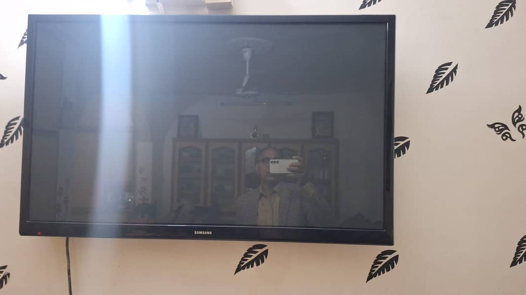 Samsung 43" F4900 Series 4 3D Plasma 1