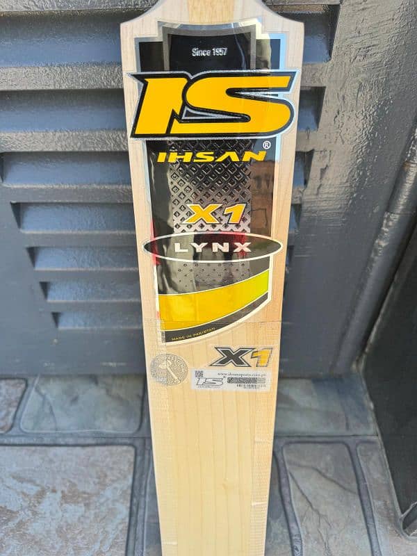 Hard Ball Cricket Bat / IS Ihsan Bat Lynx X1 0