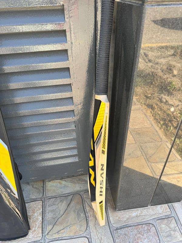 Hard Ball Cricket Bat / IS Ihsan Bat Lynx X1 4