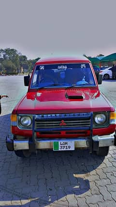 Mitsubishi Pajero 1990 Lahore number