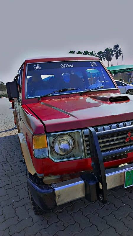 Mitsubishi Pajero 1990 Lahore number 1