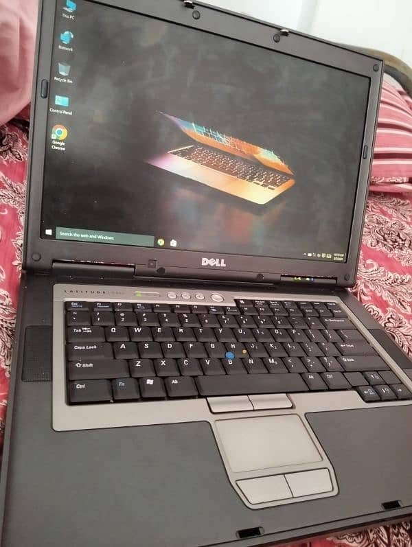 dell laptop 4 gb ram 250 hard disk 8