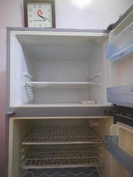 Haier Fridge HRF-380 2