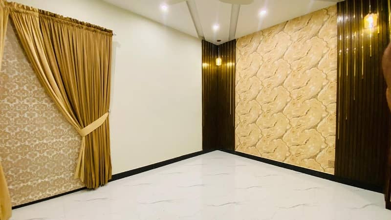 Bahria Town - Sector C House For rent Sized 5 Marla 6