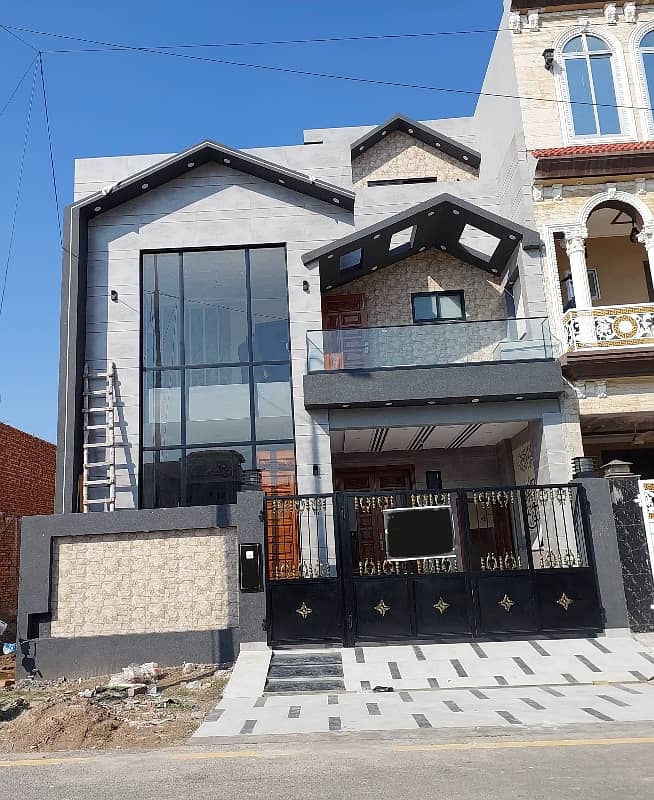 A Prime Location House Of 5 Marla In Rs. 23000000 0