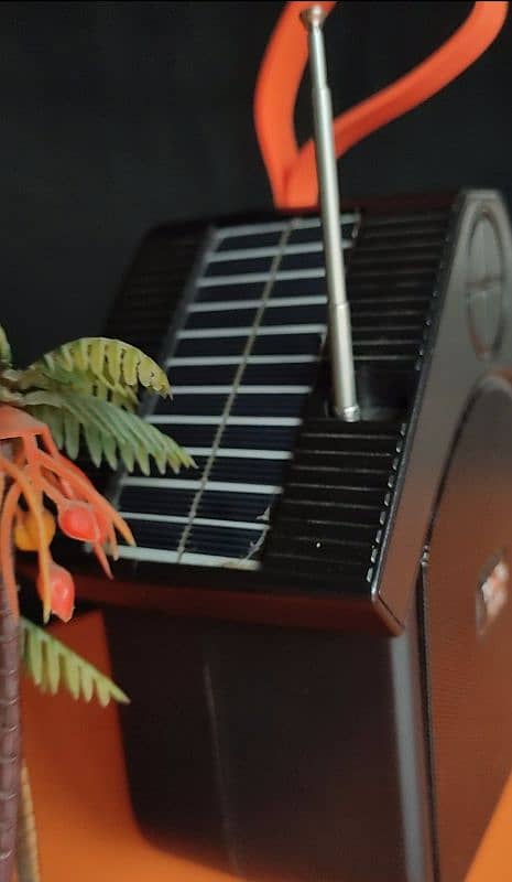 Bluetooth speaker With box Solar panel and rechargeable 1