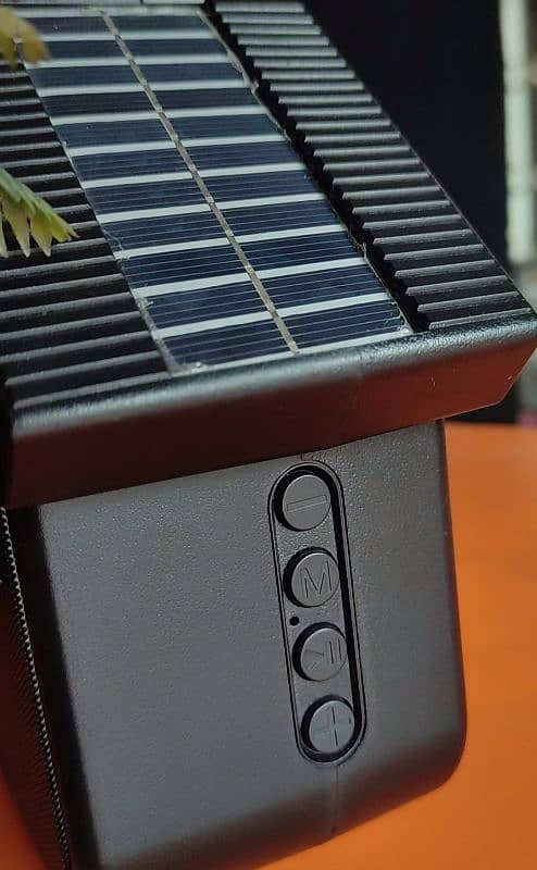 Bluetooth speaker With box Solar panel and rechargeable 2