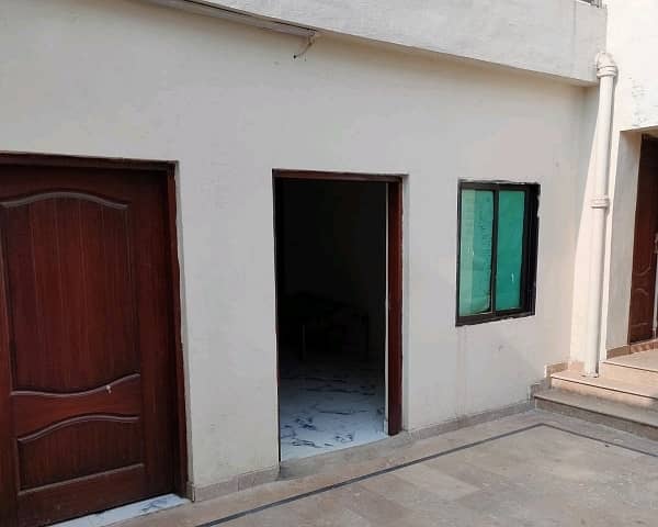 10 Marla House For rent In MM Alam Road Lahore 2