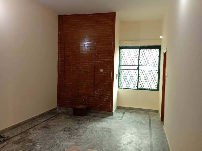 10 MARLA BEAUTIFUL UPPER PORTION FOR RENT IN JOHAR TOWN 7