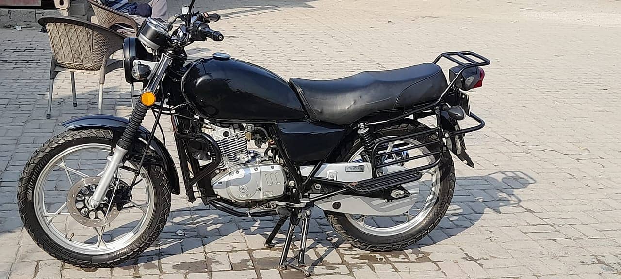 Suzuki GS150 SE 21/22 1