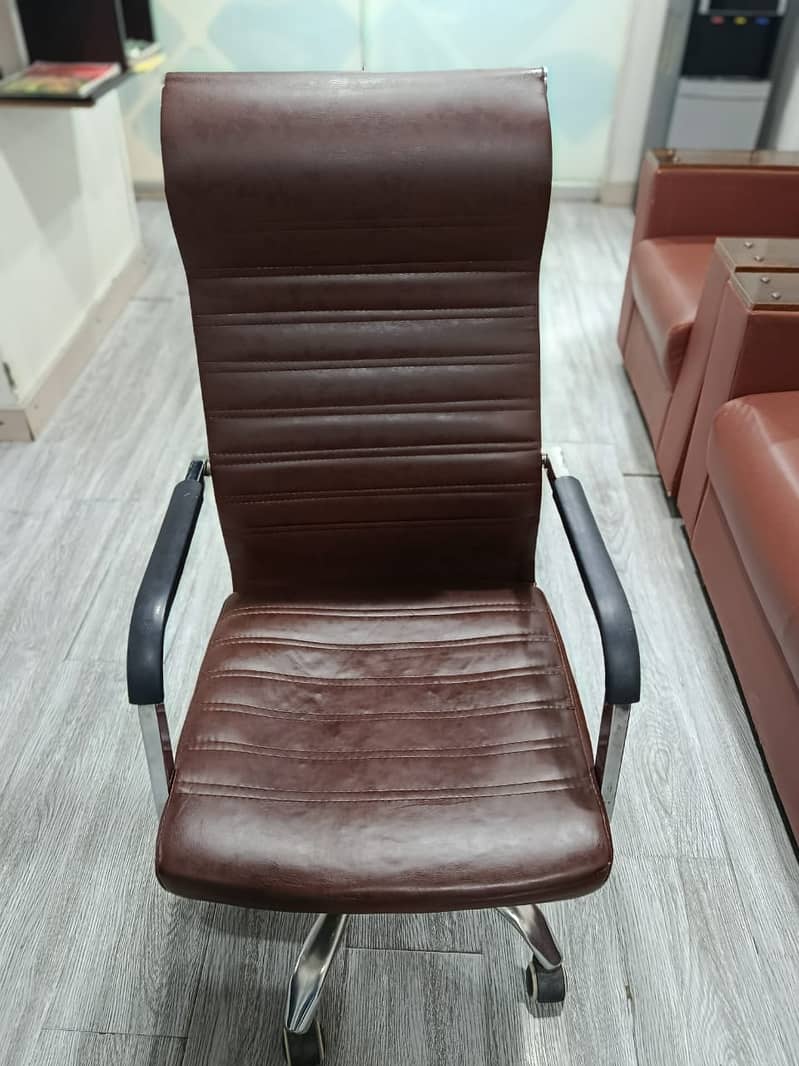 Used Chairs available for sale 0