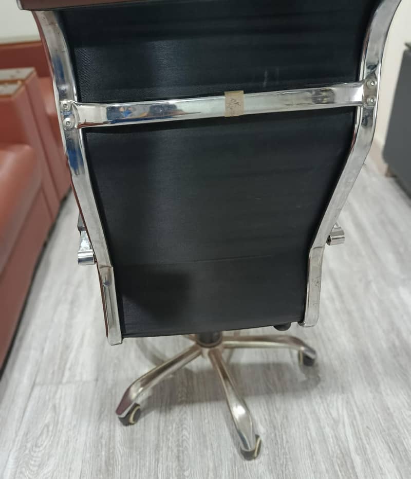 Used Chairs available for sale 2