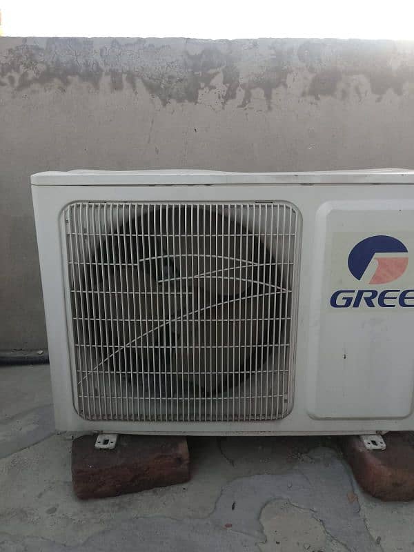 Gree 1.5 ton DC inverter heat and cool 1