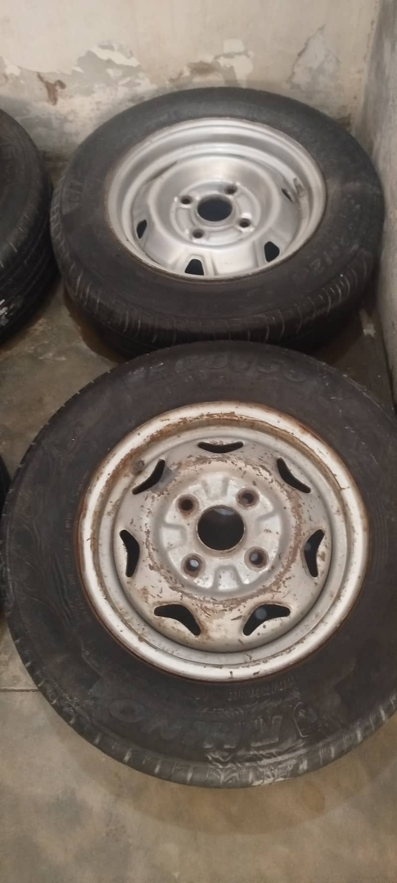 Tyres with rim 3