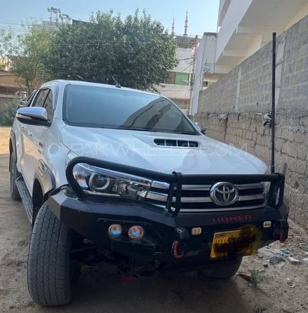 Toyota Hilux REVO V 2017 5