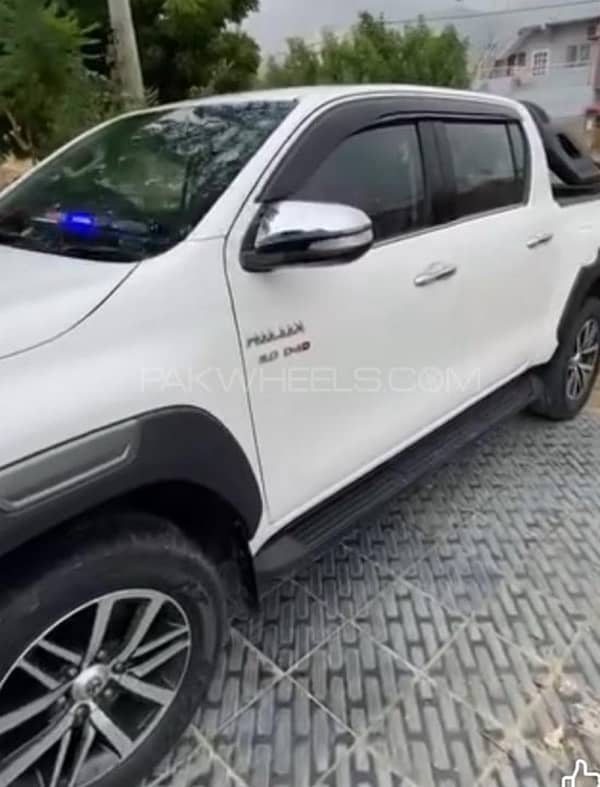 Toyota Hilux REVO V 2017 6