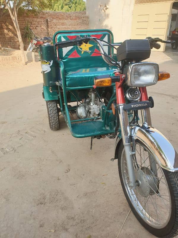 3 wheel Rickshaw for handicapped person 2