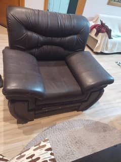 sofa in gud condition