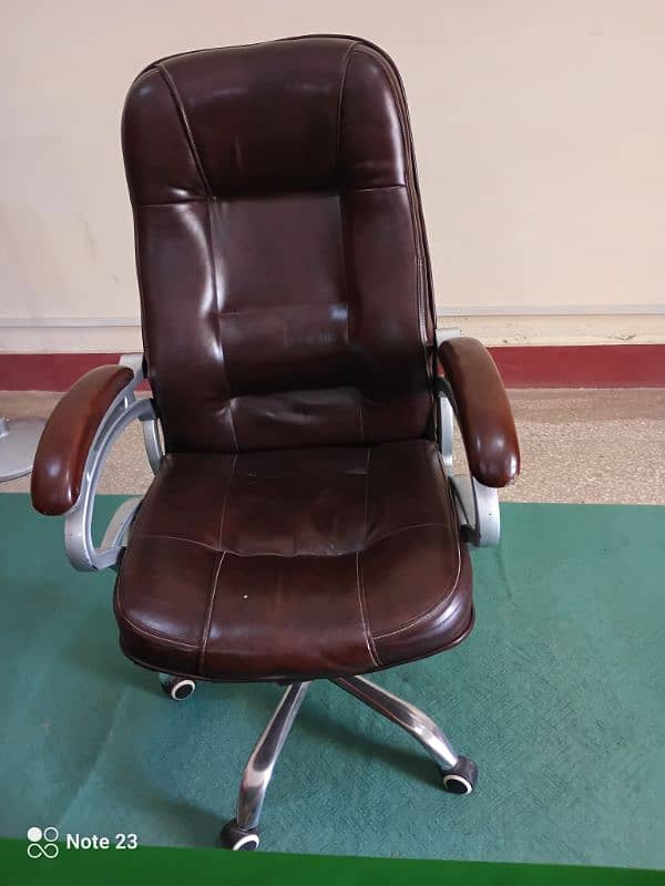 Office Chair| Excellent Condition| Furniture in Chairs| 1