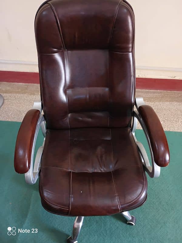 Office Chair| Excellent Condition| Furniture in Chairs| 2