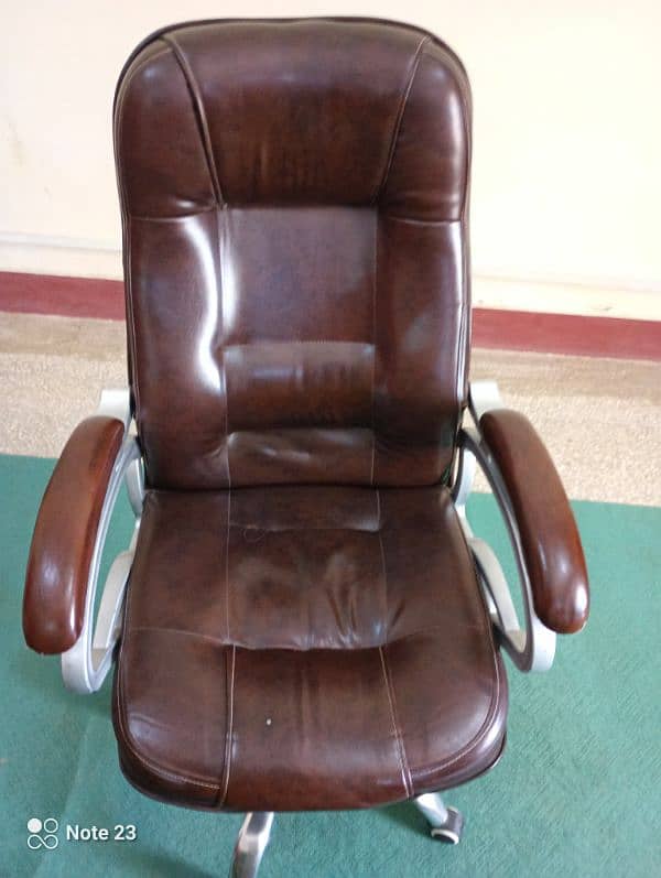 Office Chair| Excellent Condition| Furniture in Chairs| 3