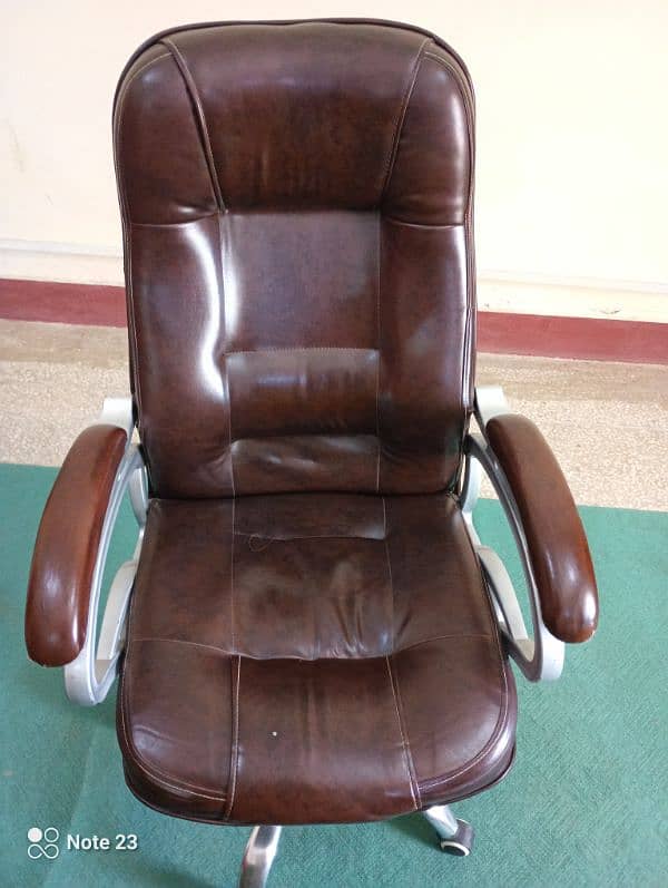 Office Chair| Excellent Condition| Furniture in Chairs| 4