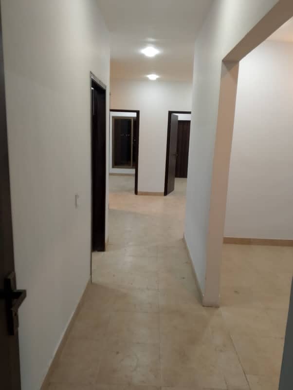 A Prime Location Flat Of 1400 Square Feet In Karachi 8