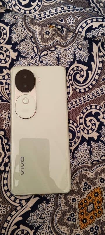 vivo v40e 3