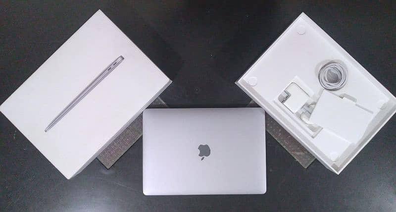 Macbook Air M1, 13", (CTO 16/512) Almost New 0