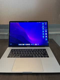 Macbook pro 2017 | 15.4 inch | 3.1 Ghz i7 | 16gb/500gb