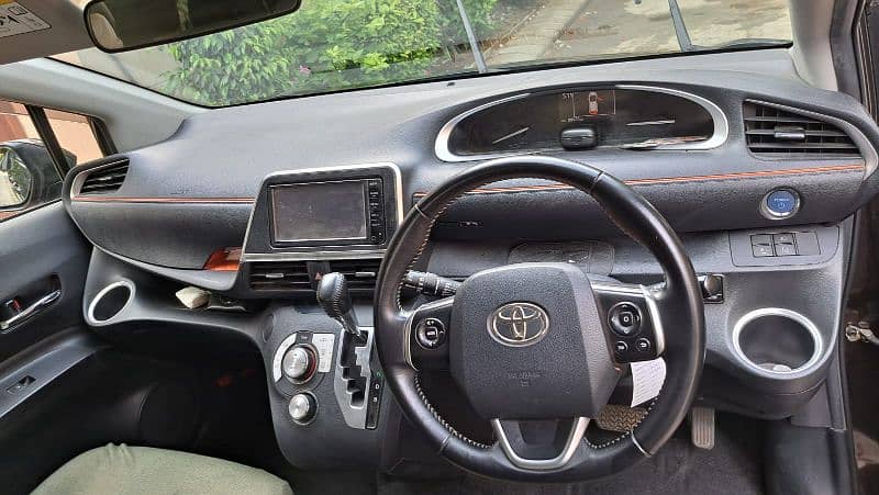 Toyota Sienta/G package/2016/1st owner/7 seater/Excellent car 2