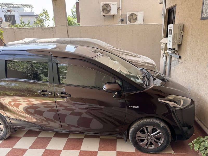 Toyota Sienta/G package/2016/1st owner/7 seater/Excellent car 12