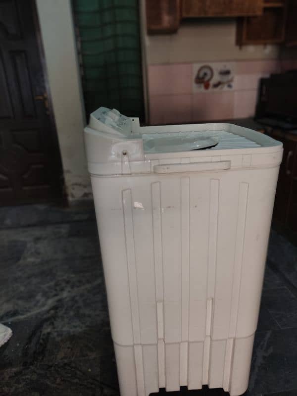 Gree Spinner Dryer Just 4 times Used like New 2