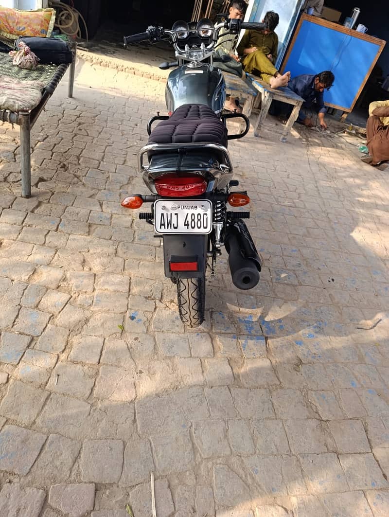 Yamaha YB | Model 125Z-DX | Year 2024 | Bike Lahore Registed 4,500 KMs 8