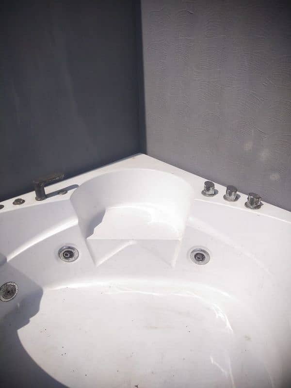 I want to sale my Luxury Bathtubs & Jacuzzis for Sale 3